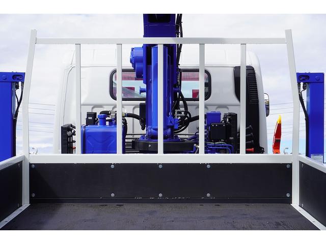キャンター ワイド超ロング 4段セルフクレーン 3.25トン積 ラジコン 積載3250kg タダノ製 フックイン 2.63t吊 左電格ミラー LEDヘッドライト フォグランプ スマートキー 衝突軽減ブレーキ 車線逸脱警報 5速MT ハイジャッキ(21枚目)