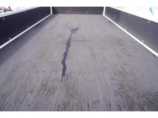 キャンター ワイド超ロング 4段セルフクレーン 3.25トン積 ラジコン 積載3250kg タダノ製 フックイン 2.63t吊 左電格ミラー LEDヘッドライト フォグランプ スマートキー 衝突軽減ブレーキ 車線逸脱警報 5速MT ハイジャッキ(29枚目)