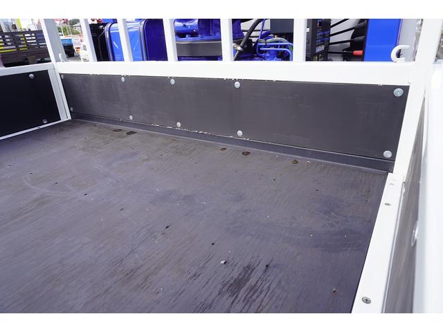 キャンター ワイド超ロング 4段セルフクレーン 3.25トン積 ラジコン 積載3250kg タダノ製 フックイン 2.63t吊 左電格ミラー LEDヘッドライト フォグランプ スマートキー 衝突軽減ブレーキ 車線逸脱警報 5速MT ハイジャッキ(33枚目)