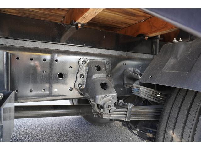 ヒノレンジャー 増トン 4段クレーン 7.7トン積 5.5m長 ラジコン 標準幅 ベッド付 積載7700kg 古河ユニック製 フックイン 2.93t吊 差違いアウトリガー 角足 セイコーラック 坂道発進補助 オートエアコン 衝突軽減ブレーキ 車線逸脱警報 6速MT(27枚目)
