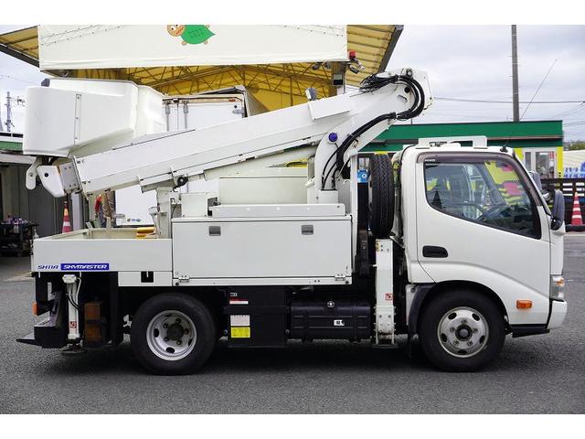 デュトロ 高所作業車 アイチ製 SH11A 最大地上高11m 5速MT FRPバケット 工具入れ ユニットアワー2048h サブバッテリー ブーム自動格納 ジャッキ自動張出 左電格ミラー 坂道発進補助 ETC フォグランプ 電動パーキングブレーキ 電気工事(6枚目)