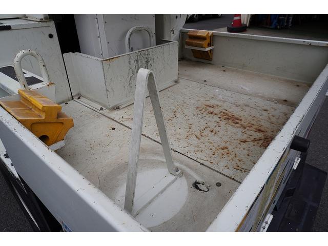 デュトロ 高所作業車 アイチ製 SH11A 最大地上高11m 5速MT FRPバケット 工具入れ ユニットアワー2048h サブバッテリー ブーム自動格納 ジャッキ自動張出 左電格ミラー 坂道発進補助 ETC フォグランプ 電動パーキングブレーキ 電気工事(47枚目)