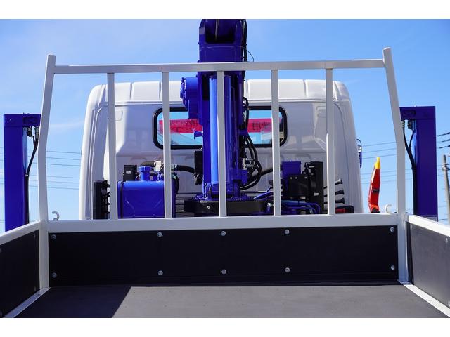 キャンター ワイド超ロング　４段セルフクレーン　３．２５トン積　ラジコン　積載３２５０ｋｇ　タダノ製　フックイン　２．６３ｔ吊　左電格ミラー　バックカメラ　ＬＥＤヘッドライト　フォグランプ　スマートキー　衝突軽減ブレーキ　車線逸脱警報　５速ＭＴ（24枚目）
