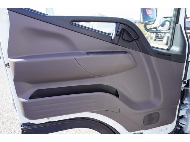 キャンター ワイド超ロング　４段セルフクレーン　３．２５トン積　ラジコン　積載３２５０ｋｇ　タダノ製　フックイン　２．６３ｔ吊　左電格ミラー　バックカメラ　ＬＥＤヘッドライト　フォグランプ　スマートキー　衝突軽減ブレーキ　車線逸脱警報　５速ＭＴ（30枚目）