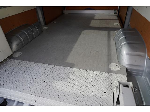 ハイエースバン ロングDX 5ドア ハイルーフ ガソリン パワーゲート AT 3人乗 和光工業製リフト ラッシング1段 荷室加工有 荷台板張り バックカメラ ETC 社外ナビ セパレーターカーテン(28枚目)