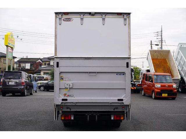 エルフトラック 10尺 パネルバン 2トン サイドドア 跳上垂直パワーゲート 積載2000kg ラッシング4段 床フック 箱ラダー付 ルーフキャリア バックカメラ ETC2.0 ナビ 左電格ミラー フォグランプ 衝突軽減ブレーキ 全低床 AT 標準幅 ショート アルミバン(5枚目)