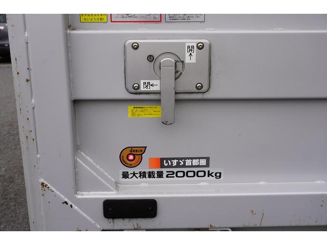 エルフトラック 10尺 パネルバン 2トン サイドドア 跳上垂直パワーゲート 積載2000kg ラッシング4段 床フック 箱ラダー付 ルーフキャリア バックカメラ ETC2.0 ナビ 左電格ミラー フォグランプ 衝突軽減ブレーキ 全低床 AT 標準幅 ショート アルミバン(17枚目)