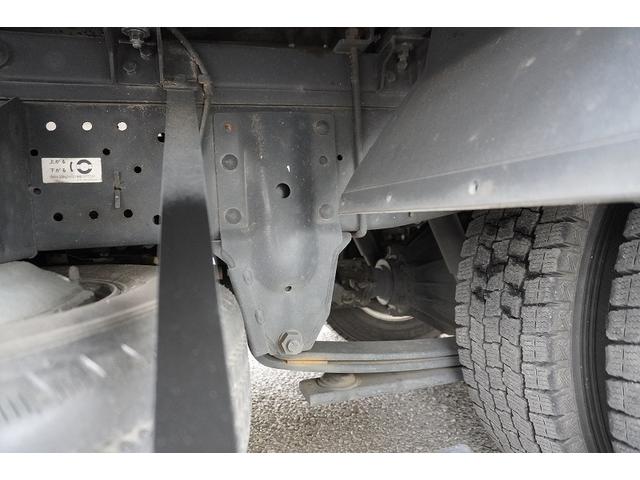 エルフトラック 10尺 パネルバン 2トン サイドドア 跳上垂直パワーゲート 積載2000kg ラッシング4段 床フック 箱ラダー付 ルーフキャリア バックカメラ ETC2.0 ナビ 左電格ミラー フォグランプ 衝突軽減ブレーキ 全低床 AT 標準幅 ショート アルミバン(20枚目)