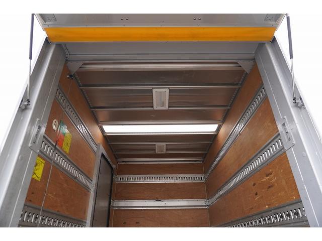 エルフトラック 10尺 パネルバン 2トン サイドドア 跳上垂直パワーゲート 積載2000kg ラッシング4段 床フック 箱ラダー付 ルーフキャリア バックカメラ ETC2.0 ナビ 左電格ミラー フォグランプ 衝突軽減ブレーキ 全低床 AT 標準幅 ショート アルミバン(25枚目)