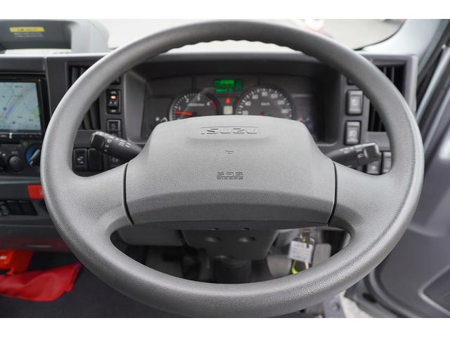 エルフトラック 10尺 パネルバン 2トン サイドドア 跳上垂直パワーゲート 積載2000kg ラッシング4段 床フック 箱ラダー付 ルーフキャリア バックカメラ ETC2.0 ナビ 左電格ミラー フォグランプ 衝突軽減ブレーキ 全低床 AT 標準幅 ショート アルミバン(27枚目)