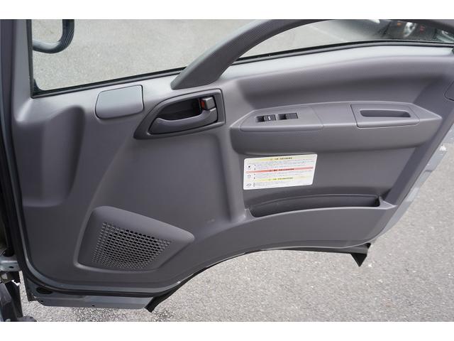 エルフトラック 10尺 パネルバン 2トン サイドドア 跳上垂直パワーゲート 積載2000kg ラッシング4段 床フック 箱ラダー付 ルーフキャリア バックカメラ ETC2.0 ナビ 左電格ミラー フォグランプ 衝突軽減ブレーキ 全低床 AT 標準幅 ショート アルミバン(34枚目)