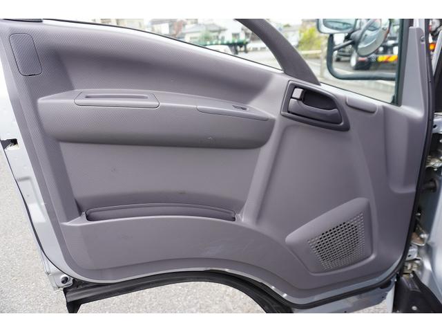 エルフトラック 10尺 パネルバン 2トン サイドドア 跳上垂直パワーゲート 積載2000kg ラッシング4段 床フック 箱ラダー付 ルーフキャリア バックカメラ ETC2.0 ナビ 左電格ミラー フォグランプ 衝突軽減ブレーキ 全低床 AT 標準幅 ショート アルミバン(35枚目)