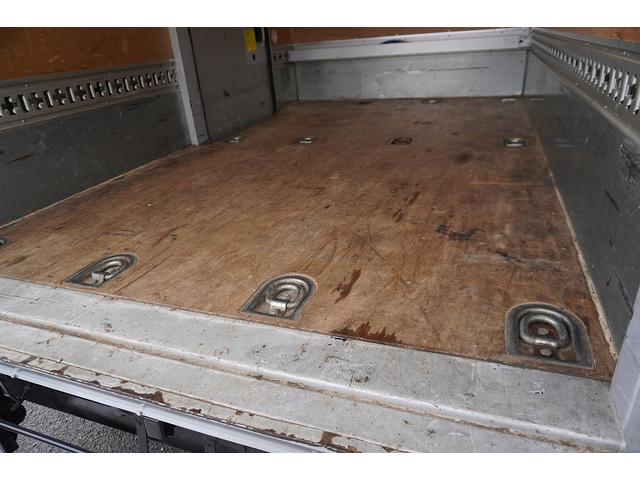 エルフトラック 10尺 パネルバン 2トン サイドドア 跳上垂直パワーゲート 積載2000kg ラッシング4段 床フック 箱ラダー付 ルーフキャリア バックカメラ ETC2.0 ナビ 左電格ミラー フォグランプ 衝突軽減ブレーキ 全低床 AT 標準幅 ショート アルミバン(37枚目)