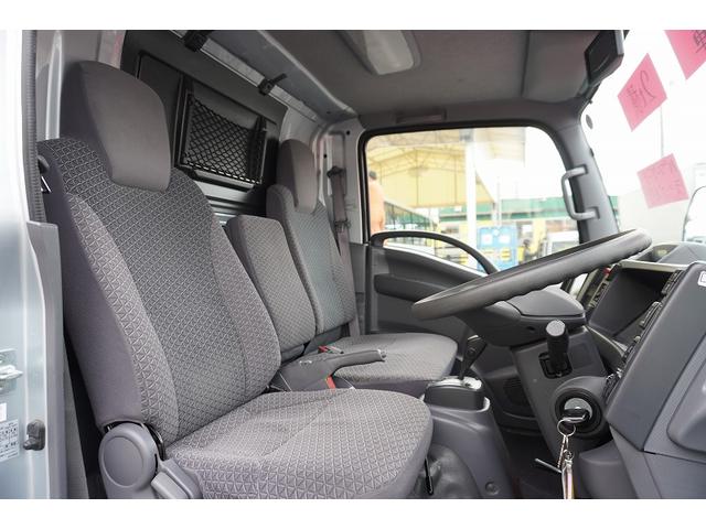 エルフトラック 10尺 パネルバン 2トン サイドドア 跳上垂直パワーゲート 積載2000kg ラッシング4段 床フック 箱ラダー付 ルーフキャリア バックカメラ ETC2.0 ナビ 左電格ミラー フォグランプ 衝突軽減ブレーキ 全低床 AT 標準幅 ショート アルミバン(38枚目)