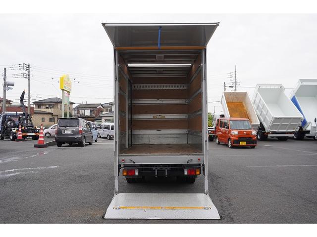 エルフトラック 10尺 パネルバン 2トン サイドドア 跳上垂直パワーゲート 積載2000kg ラッシング4段 床フック 箱ラダー付 ルーフキャリア バックカメラ ETC2.0 ナビ 左電格ミラー フォグランプ 衝突軽減ブレーキ 全低床 AT 標準幅 ショート アルミバン(39枚目)