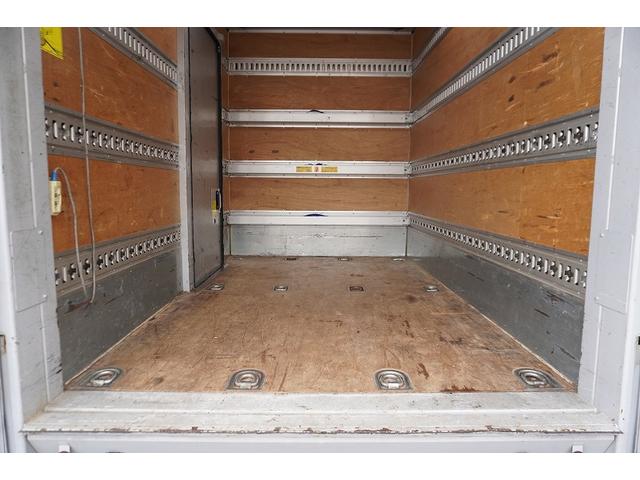 エルフトラック 10尺 パネルバン 2トン サイドドア 跳上垂直パワーゲート 積載2000kg ラッシング4段 床フック 箱ラダー付 ルーフキャリア バックカメラ ETC2.0 ナビ 左電格ミラー フォグランプ 衝突軽減ブレーキ 全低床 AT 標準幅 ショート アルミバン(40枚目)