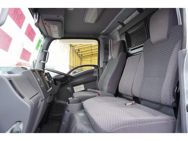 エルフトラック 10尺 パネルバン 2トン サイドドア 跳上垂直パワーゲート 積載2000kg ラッシング4段 床フック 箱ラダー付 ルーフキャリア バックカメラ ETC2.0 ナビ 左電格ミラー フォグランプ 衝突軽減ブレーキ 全低床 AT 標準幅 ショート アルミバン(41枚目)