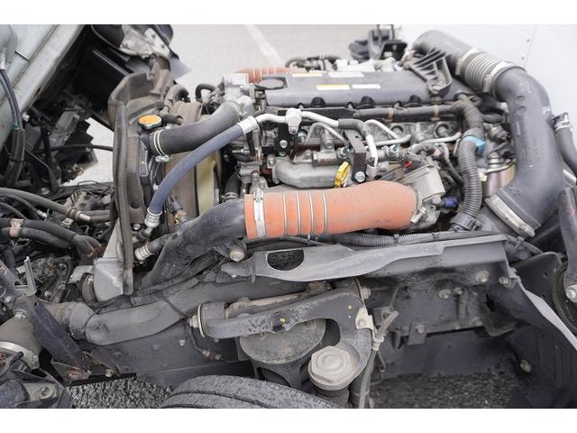 エルフトラック 10尺 パネルバン 2トン サイドドア 跳上垂直パワーゲート 積載2000kg ラッシング4段 床フック 箱ラダー付 ルーフキャリア バックカメラ ETC2.0 ナビ 左電格ミラー フォグランプ 衝突軽減ブレーキ 全低床 AT 標準幅 ショート アルミバン(44枚目)