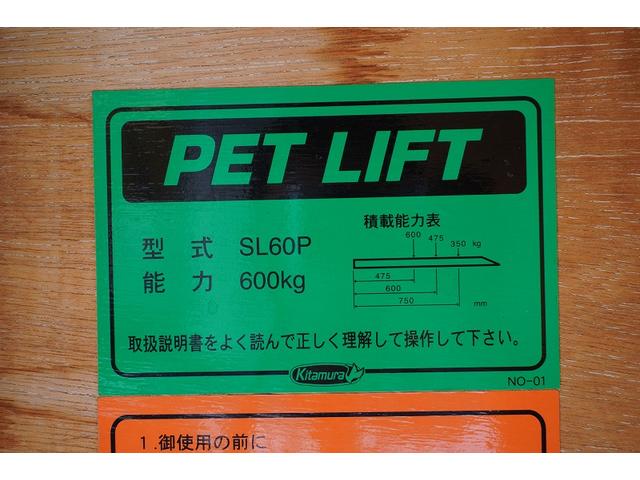 キャンター セミロング　アルミバン　サイドドア　２トン　垂直パワーゲート　標準幅　積載２０００ｋｇ　跳上式　垂直リフト　ラッシング２段　バックカメラ　左電格ミラー　北村製　５速ＭＴ（39枚目）