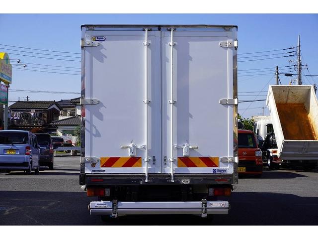デュトロ ワイドロング 冷蔵冷凍車 3トン 格納パワーゲート 低温 積載2950kg リフト サイドドア -30度設定 荷台シマ板張り 送風機 ラッシング2段 左電格ミラー LEDヘッドライト フォグランプ バックカメラ 坂道発進補助 電動パーキングブレーキ 東プレ製(5枚目)