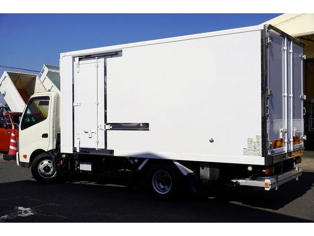 デュトロ ワイドロング 冷蔵冷凍車 3トン 格納パワーゲート 低温 積載2950kg リフト サイドドア -30度設定 荷台シマ板張り 送風機 ラッシング2段 左電格ミラー LEDヘッドライト フォグランプ バックカメラ 坂道発進補助 電動パーキングブレーキ 東プレ製(8枚目)