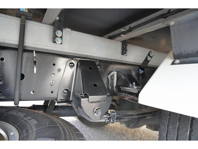 デュトロ ワイドロング 冷蔵冷凍車 3トン 格納パワーゲート 低温 積載2950kg リフト サイドドア -30度設定 荷台シマ板張り 送風機 ラッシング2段 左電格ミラー LEDヘッドライト フォグランプ バックカメラ 坂道発進補助 電動パーキングブレーキ 東プレ製(26枚目)