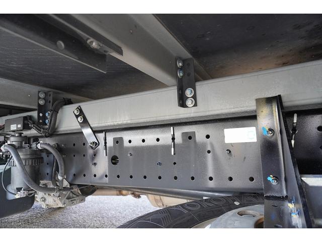 デュトロ ワイドロング 冷蔵冷凍車 3トン 格納パワーゲート 低温 積載2950kg リフト サイドドア -30度設定 荷台シマ板張り 送風機 ラッシング2段 左電格ミラー LEDヘッドライト フォグランプ バックカメラ 坂道発進補助 電動パーキングブレーキ 東プレ製(30枚目)