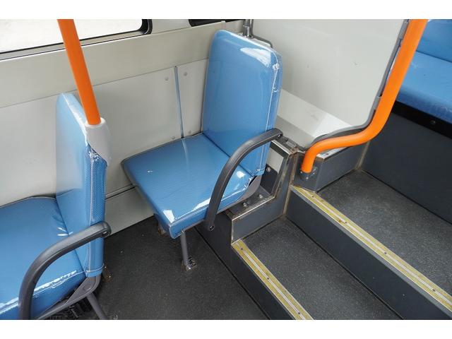 ポンチョ ショート　路線バス　２７人乗り　１３座席　立ち席有　自動ドア　１ドア　ノンステップ　総輪エアサス　荷物スペース　ビニールシートカバー　電光掲示板　バックカメラ　フォグランプ　ＡＴ　プレヒーター（26枚目）