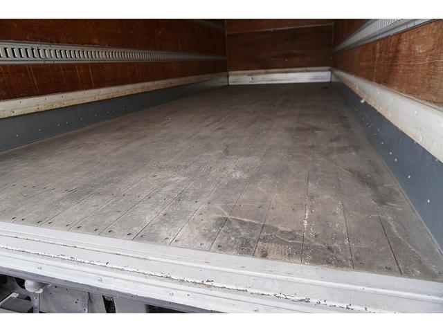 フォワード 4トン ベッド付 アルミバン 6.2m長 跳上パワーゲート 標準幅 積載2850kg リーフサス ラッシング2段 導風板 バックカメラ ETC 坂道発進補助 HIDヘッドライト メッキ 日本フルハーフ製 6速MT 箱内当て物付き リフト(33枚目)