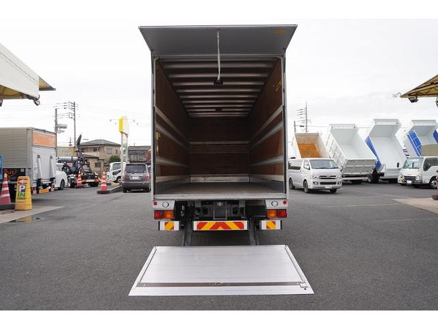 フォワード 4トン ベッド付 アルミバン 6.2m長 跳上パワーゲート 標準幅 積載2850kg リーフサス ラッシング2段 導風板 バックカメラ ETC 坂道発進補助 HIDヘッドライト メッキ 日本フルハーフ製 6速MT 箱内当て物付き リフト(36枚目)