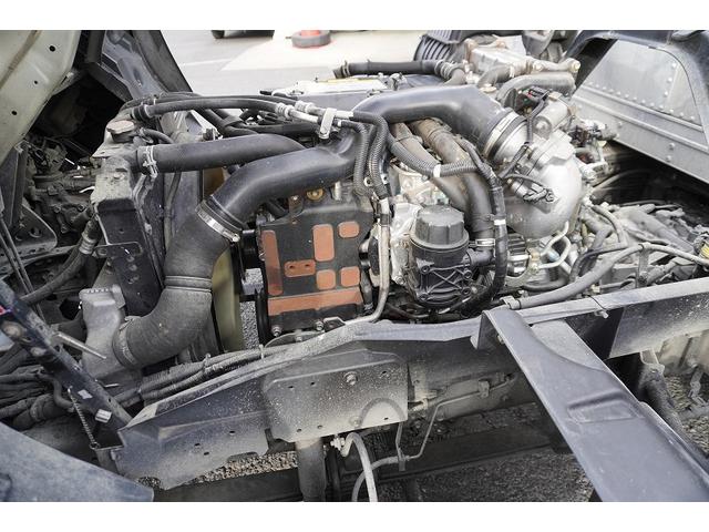 フォワード 4トン ベッド付 アルミバン 6.2m長 跳上パワーゲート 標準幅 積載2850kg リーフサス ラッシング2段 導風板 バックカメラ ETC 坂道発進補助 HIDヘッドライト メッキ 日本フルハーフ製 6速MT 箱内当て物付き リフト(42枚目)