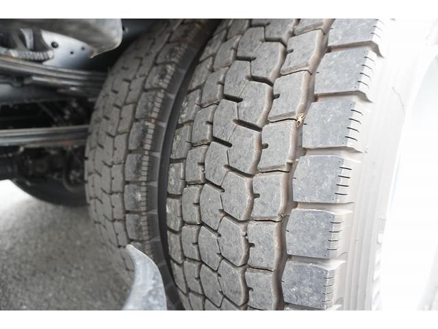 ファイター 増トン　ワイド　４段クレーン　アルミブロック　ラジコン　ベッド付　積載７４００ｋｇ　タダノ製　５．５ｍ長　フックイン　２．９３ｔ吊　差違いアウトリガー　落込フック５対　セイコーラック　坂道発進補助　メッキ　衝突軽減ブレーキ　車線逸脱警報　６速ＭＴ（12枚目）