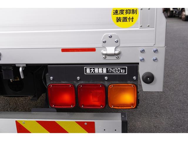 ファイター 増トン　ワイド　４段クレーン　アルミブロック　ラジコン　ベッド付　積載７４００ｋｇ　タダノ製　５．５ｍ長　フックイン　２．９３ｔ吊　差違いアウトリガー　落込フック５対　セイコーラック　坂道発進補助　メッキ　衝突軽減ブレーキ　車線逸脱警報　６速ＭＴ（27枚目）