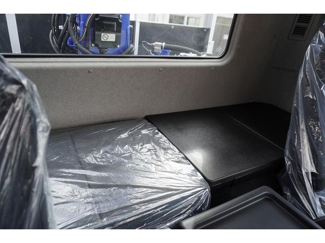 ファイター 増トン　ワイド　４段クレーン　アルミブロック　ラジコン　ベッド付　積載７４００ｋｇ　タダノ製　５．５ｍ長　フックイン　２．９３ｔ吊　差違いアウトリガー　落込フック５対　セイコーラック　坂道発進補助　メッキ　衝突軽減ブレーキ　車線逸脱警報　６速ＭＴ（44枚目）