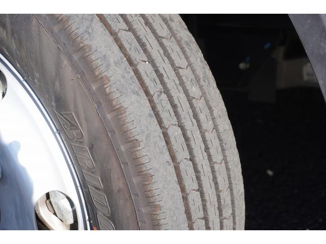 キャンター １０尺　アルミバン　２トン積　サイドドア　ラッシング２段　積載２０００ｋｇ　左電格ミラー　坂道発進補助　スマートキー　ＬＥＤヘッドライト　フォグランプ　衝突軽減ブレーキ　車線逸脱警報　５速ＭＴ　標準幅　ショート（10枚目）