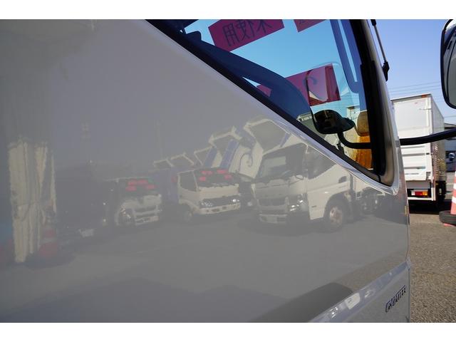 キャンター １０尺　アルミバン　２トン積　サイドドア　ラッシング２段　積載２０００ｋｇ　左電格ミラー　坂道発進補助　スマートキー　ＬＥＤヘッドライト　フォグランプ　衝突軽減ブレーキ　車線逸脱警報　５速ＭＴ　標準幅　ショート（12枚目）