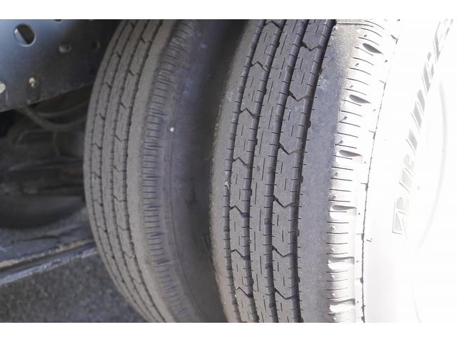 キャンター １０尺　アルミバン　２トン積　サイドドア　ラッシング２段　積載２０００ｋｇ　左電格ミラー　坂道発進補助　スマートキー　ＬＥＤヘッドライト　フォグランプ　衝突軽減ブレーキ　車線逸脱警報　５速ＭＴ　標準幅　ショート（13枚目）