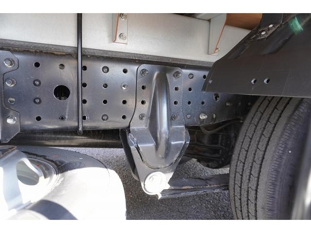 キャンター １０尺　アルミバン　２トン積　サイドドア　ラッシング２段　積載２０００ｋｇ　左電格ミラー　坂道発進補助　スマートキー　ＬＥＤヘッドライト　フォグランプ　衝突軽減ブレーキ　車線逸脱警報　５速ＭＴ　標準幅　ショート（14枚目）