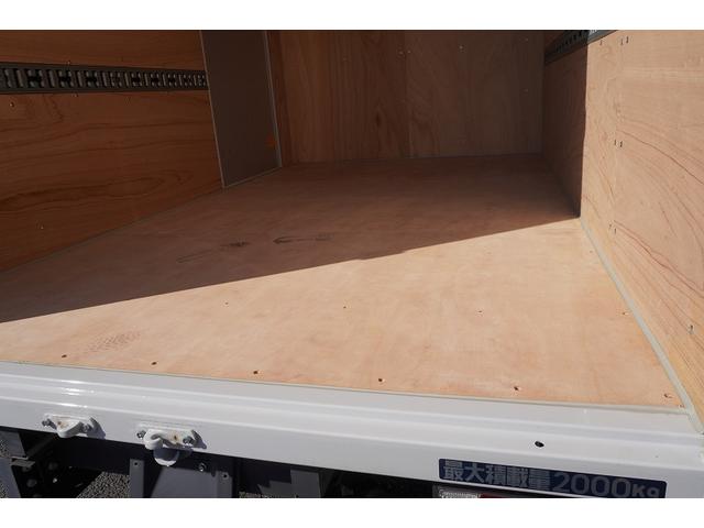 キャンター １０尺　アルミバン　２トン積　サイドドア　ラッシング２段　積載２０００ｋｇ　左電格ミラー　坂道発進補助　スマートキー　ＬＥＤヘッドライト　フォグランプ　衝突軽減ブレーキ　車線逸脱警報　５速ＭＴ　標準幅　ショート（18枚目）