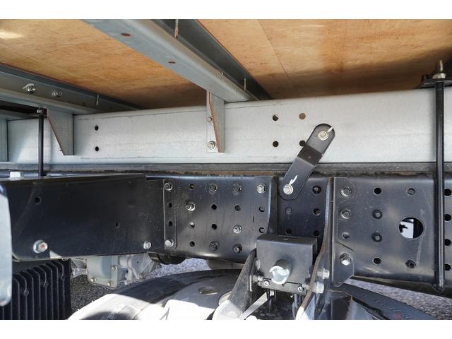 キャンター １０尺　アルミバン　２トン積　サイドドア　ラッシング２段　積載２０００ｋｇ　左電格ミラー　坂道発進補助　スマートキー　ＬＥＤヘッドライト　フォグランプ　衝突軽減ブレーキ　車線逸脱警報　５速ＭＴ　標準幅　ショート（19枚目）