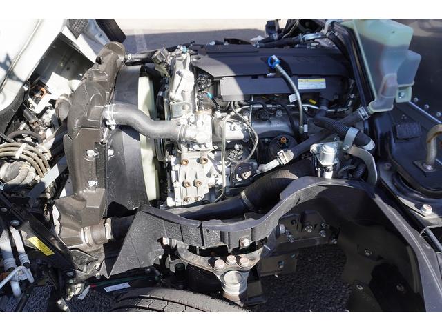 キャンター １０尺　アルミバン　２トン積　サイドドア　ラッシング２段　積載２０００ｋｇ　左電格ミラー　坂道発進補助　スマートキー　ＬＥＤヘッドライト　フォグランプ　衝突軽減ブレーキ　車線逸脱警報　５速ＭＴ　標準幅　ショート（30枚目）