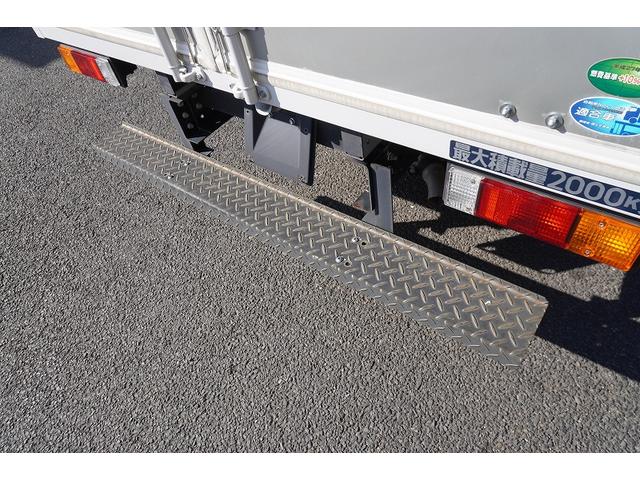 キャンター １０尺　アルミバン　２トン積　サイドドア　ラッシング２段　積載２０００ｋｇ　左電格ミラー　坂道発進補助　スマートキー　ＬＥＤヘッドライト　フォグランプ　衝突軽減ブレーキ　車線逸脱警報　５速ＭＴ　標準幅　ショート（35枚目）