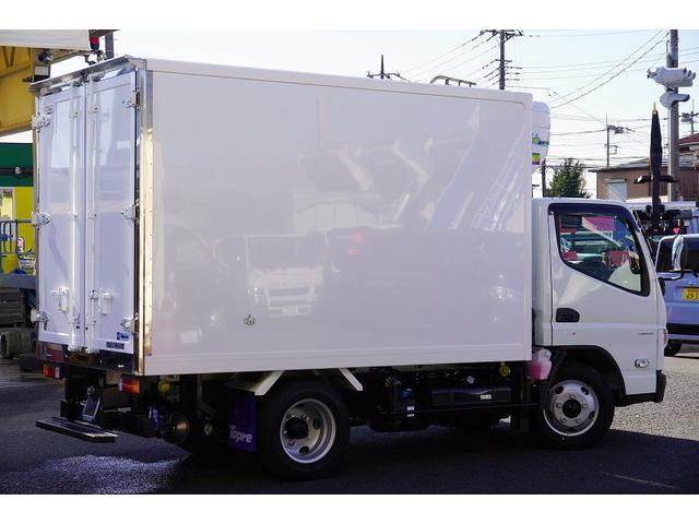 キャンター １０尺　冷蔵冷凍車　２トン　サイドドア　低温　ラッシング１段　積載２０００ｋｇ　東プレ製　－３０度設定　エアリブ　荷台ステンレス張り　スノコ付　９０度ストッパー　バックカメラ　左電格ミラー　ＬＥＤヘッドライト　フォグランプ　衝突軽減ブレーキ　ショート（9枚目）