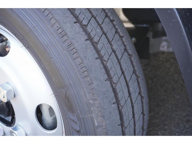 キャンター １０尺　冷蔵冷凍車　２トン　サイドドア　低温　ラッシング１段　積載２０００ｋｇ　東プレ製　－３０度設定　エアリブ　荷台ステンレス張り　スノコ付　９０度ストッパー　バックカメラ　左電格ミラー　ＬＥＤヘッドライト　フォグランプ　衝突軽減ブレーキ　ショート（10枚目）