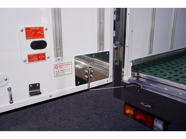 キャンター １０尺　冷蔵冷凍車　２トン　サイドドア　低温　ラッシング１段　積載２０００ｋｇ　東プレ製　－３０度設定　エアリブ　荷台ステンレス張り　スノコ付　９０度ストッパー　バックカメラ　左電格ミラー　ＬＥＤヘッドライト　フォグランプ　衝突軽減ブレーキ　ショート（20枚目）