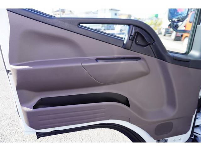 キャンター １０尺　冷蔵冷凍車　２トン　サイドドア　低温　ラッシング１段　積載２０００ｋｇ　東プレ製　－３０度設定　エアリブ　荷台ステンレス張り　スノコ付　９０度ストッパー　バックカメラ　左電格ミラー　ＬＥＤヘッドライト　フォグランプ　衝突軽減ブレーキ　ショート（30枚目）