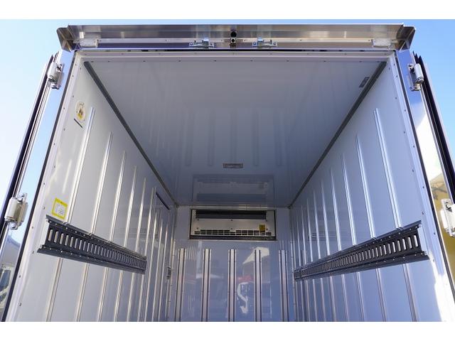 キャンター １０尺　冷蔵冷凍車　２トン　サイドドア　低温　ラッシング１段　積載２０００ｋｇ　東プレ製　－３０度設定　エアリブ　荷台ステンレス張り　スノコ付　９０度ストッパー　バックカメラ　左電格ミラー　ＬＥＤヘッドライト　フォグランプ　衝突軽減ブレーキ　ショート（31枚目）