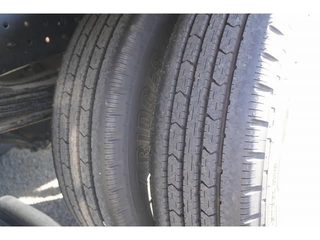 キャンター ロング　アルミバン　３トン積　サイドドア　ラッシング２段　標準幅　積載３０００ｋｇ　左電格ミラー　坂道発進補助　スマートキー　ＬＥＤヘッドライト　フォグランプ　９０度ストッパー　パブコ製　衝突軽減ブレーキ　車線逸脱警報　５速ＭＴ（13枚目）