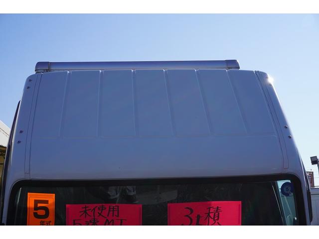 キャンター ロング　アルミバン　３トン積　サイドドア　ラッシング２段　標準幅　積載３０００ｋｇ　左電格ミラー　坂道発進補助　スマートキー　ＬＥＤヘッドライト　フォグランプ　９０度ストッパー　パブコ製　衝突軽減ブレーキ　車線逸脱警報　５速ＭＴ（16枚目）