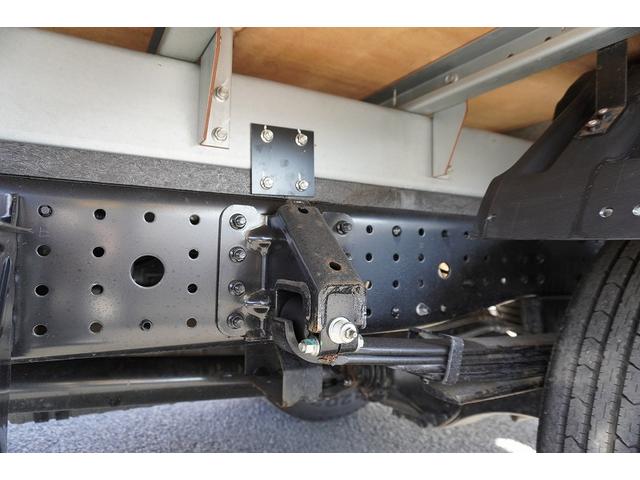 キャンター ロング　アルミバン　３トン積　サイドドア　ラッシング２段　標準幅　積載３０００ｋｇ　左電格ミラー　坂道発進補助　スマートキー　ＬＥＤヘッドライト　フォグランプ　９０度ストッパー　パブコ製　衝突軽減ブレーキ　車線逸脱警報　５速ＭＴ（20枚目）